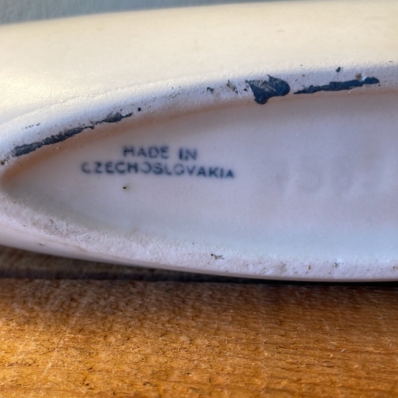 Striking Vintage Dish from Czechoslovakia - Picture 4 of 10